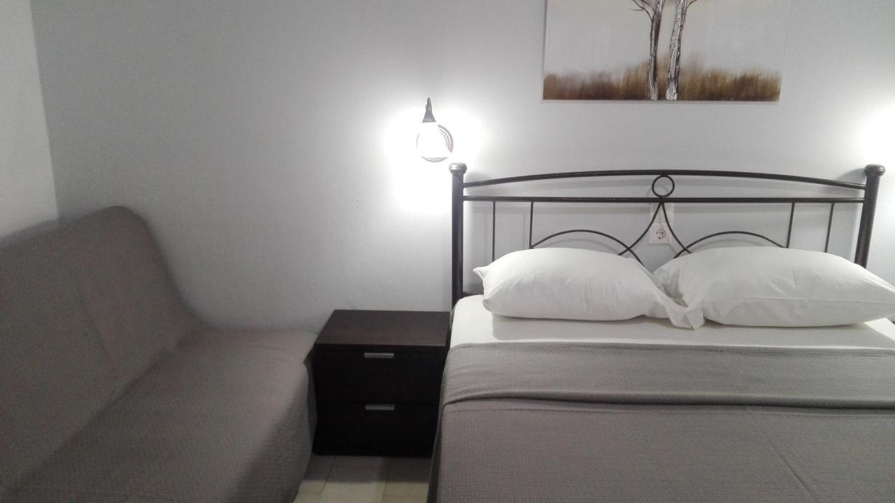 Dennis L Apartmán *